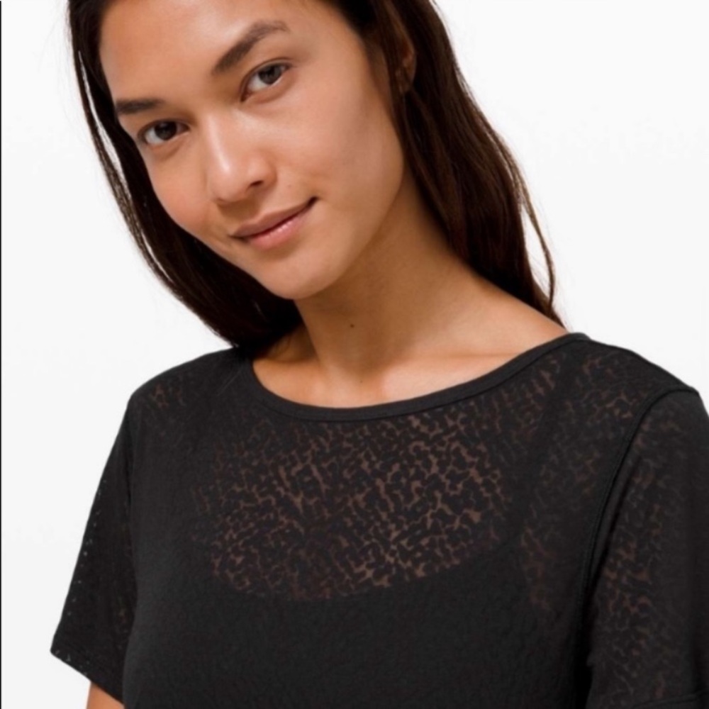 Lululemon loop around black tee Medium - Picture 8 of 10